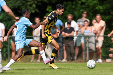 Doorwerth, Netherlands. 08th July, 2023. DOORWERTH, NETHERLANDS - JULY 8:  Michael Dokunmu of Vitesse during the Pre-Season Club Friendly match  between DUNO and Vitesse at the Sportpark de Waaijenberg on July 8