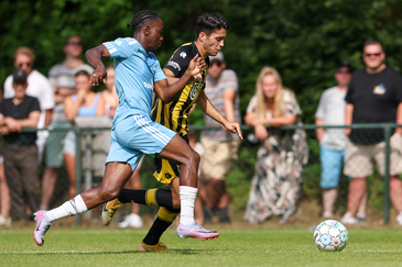Doorwerth, Netherlands. 08th July, 2023. DOORWERTH, NETHERLANDS - JULY 8:  Michael Dokunmu of Vitesse during the Pre-Season Club Friendly match  between DUNO and Vitesse at the Sportpark de Waaijenberg on July 8