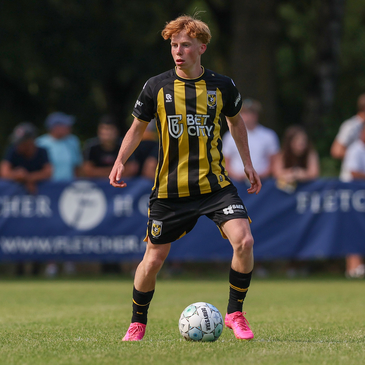 Doorwerth, Netherlands. 08th July, 2023. DOORWERTH, NETHERLANDS - JULY 8:  Giovanni van Zwam of Vitesse during the Pre-Season Club Friendly match  between DUNO and Vitesse at the Sportpark de Waaijenberg on July