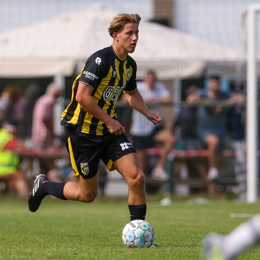 Doorwerth, Netherlands. 08th July, 2023. DOORWERTH, NETHERLANDS - JULY 8:  Michael Dokunmu of Vitesse during the Pre-Season Club Friendly match  between DUNO and Vitesse at the Sportpark de Waaijenberg on July 8